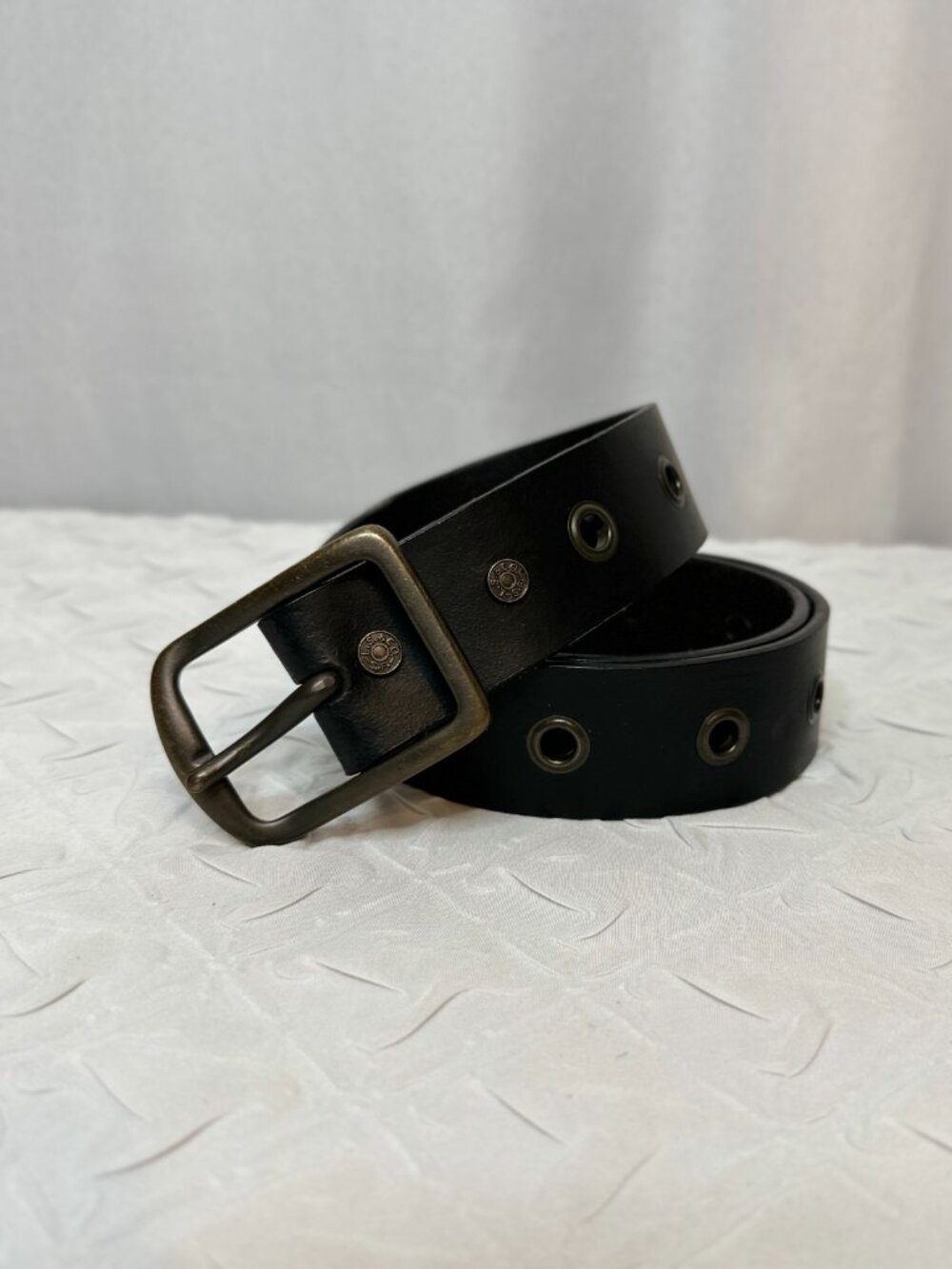 Levi’s Black Genuine Leather Single Grommet Belt Size 40 Western Preppy Utility
